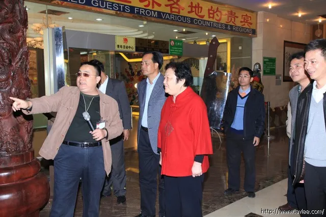 中央计划生育委员会副主任赵白鸽女士与阳江市副市长李日芳到十八子作调研工作
