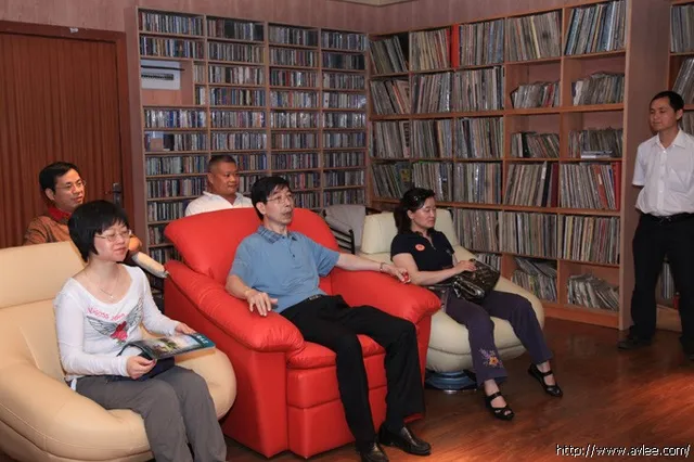 广东省人大法委副主任委员李焕新等八位领导莅临世界发烧音响博物馆