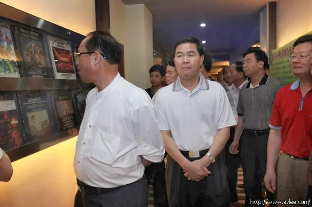 罗定市人大常委会常务副主任李耀庆陪同诸位领导干部来访世界发烧音响博物馆