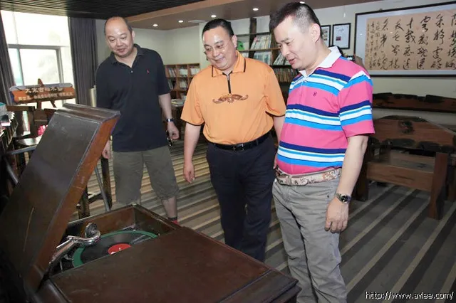 广州天弦文化传播有限公司董事长伍世骏一行四人到世界发烧音响博物馆参观交流