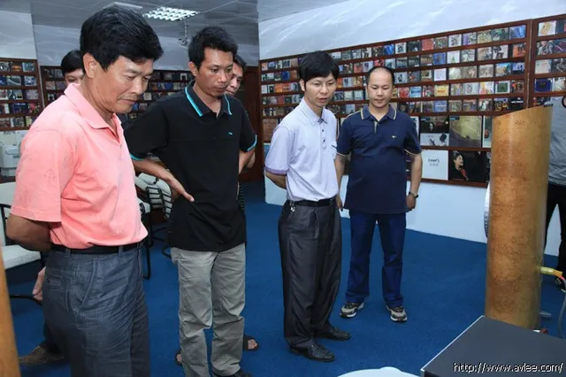 阳东金鹏针织机械有限公司人员来访世界发烧音响博物馆