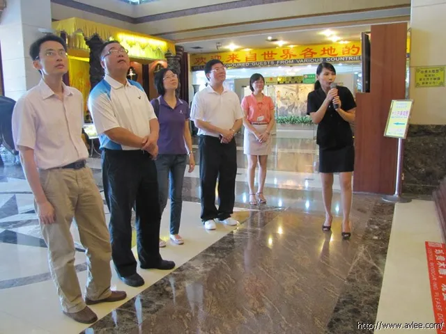 佛山市人民银行领导一行六人莅临十八子集团参观指导