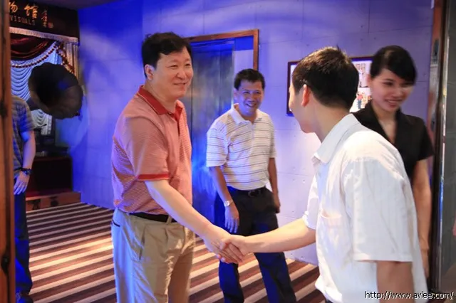 广东省粤港澳合作促进中心主任、省粤港澳合作促进会常务副秘书长朴俊安一行到世界发烧音响博物馆考察