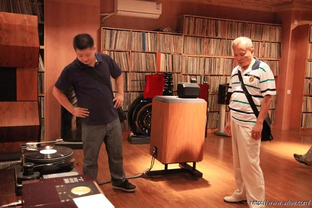GoldenSound老板与黄大师带领台湾KTV点机制造厂商老板来访世界发烧音响博物馆