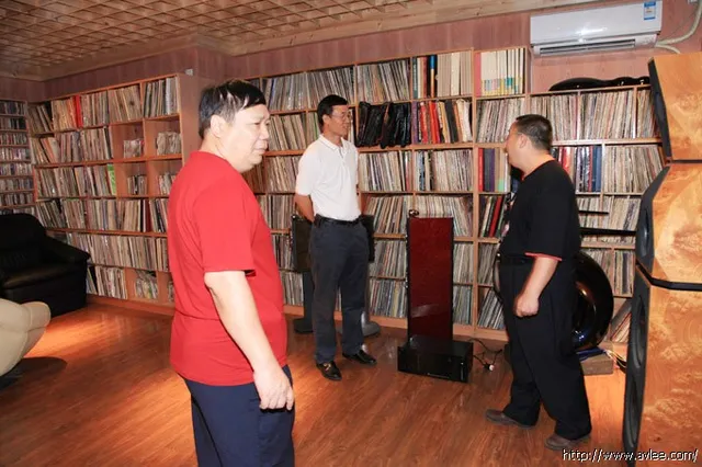 广东省五金协会领导一行四人在集团总经理李积回的陪同下到十八子集团参观调研