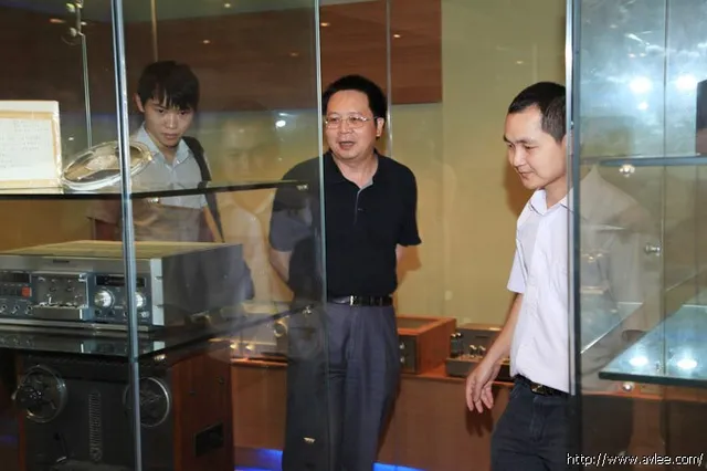 广东省企业培训协会、省工业区协会常务副秘书长吴敏华一行五人到十八子集团考察调研