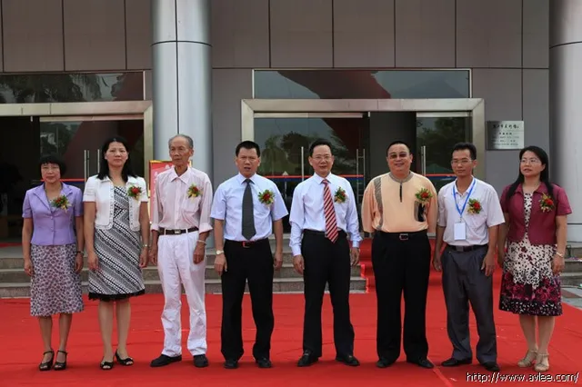 2011阳江市旅游文化美食节暨市收藏家协会会员首届民间藏品展览会在美术馆隆重举行