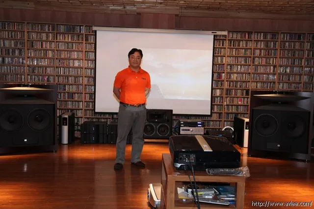 广州力高音响公司刘老板来访世界发烧音响博物馆