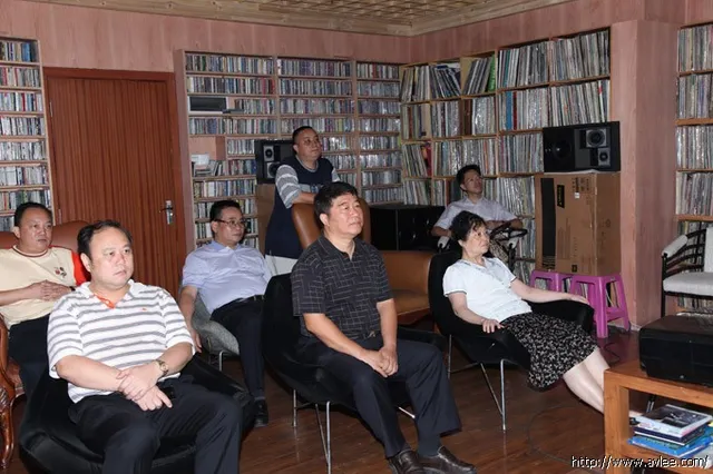 阳江市政府副市长兼市公安局局长林春生等领导在十八子总经理李有维和李积回的陪同下莅临我集团参观调研