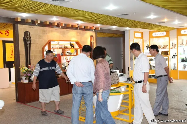 广东省质量技术监督局领导在十八子集团公司总经理李积回的陪同下到我集团开展调研