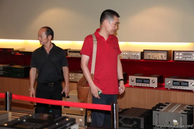 深圳乐音音响科技有限公司人员前来音响博物馆参观与技术交流