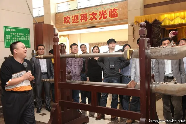 广东工业设计大师26人到十八子集团公司参观指导