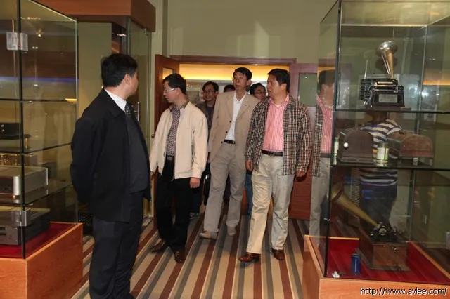 全省哲学社会科学教学科研骨干研修班30多人亲临世界发烧音响博物馆