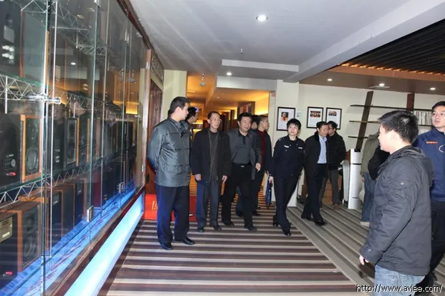 省公安厅领导在阳东县公安局局长梁耀的陪同下到十八子集团参观考察