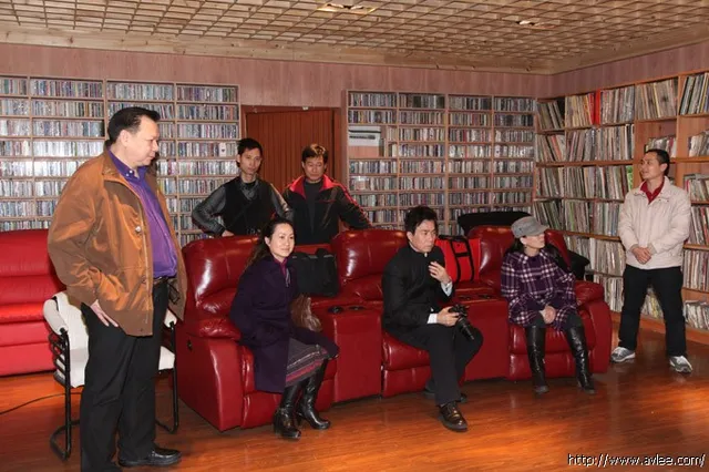 广东旅游传媒有限公司冯伟烈董事长、孙中山海外基金会执行主席欧振云等人在曹老师的陪同下到十八子集团参观考察