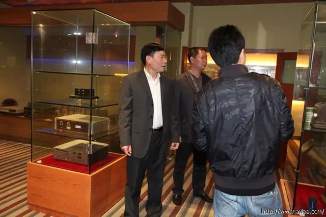 中山市对外贸易经济合作局马振强副局长在广东省阳江市商务局叶振强副局长的陪同下到十八子参观调研