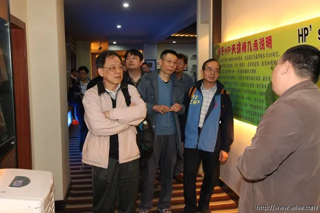 香港中华业余无线电研究会一行18人莅临我集团参观指导
