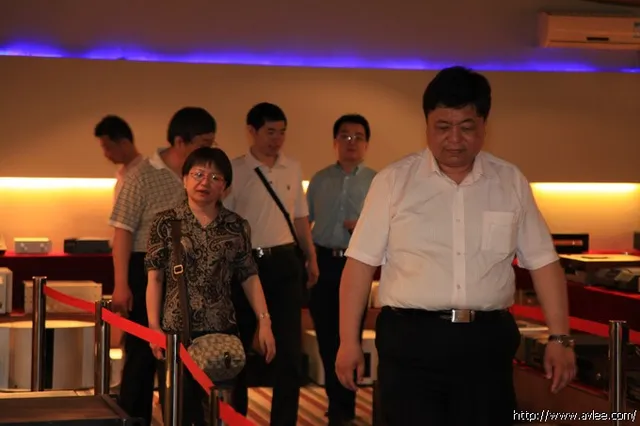 中国记协调研组到十八子集团参观考察