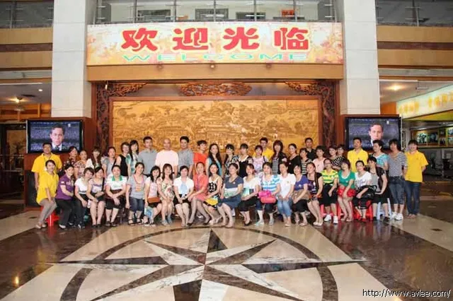 刀剪公司湖南朋友约50人到十八子集团参观考察