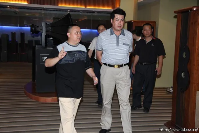 广东省住房和城乡建设厅党组副书记、副厅长陈英松等一行人到十八子集团公司参观指导