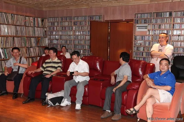 汕尾音响协会余国荣会长等一行人在李积回总经理陪同下到十八子集团参观交流
