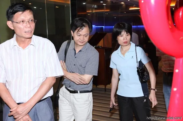 肇庆市教育局一行10多人到十八子集团参观交流