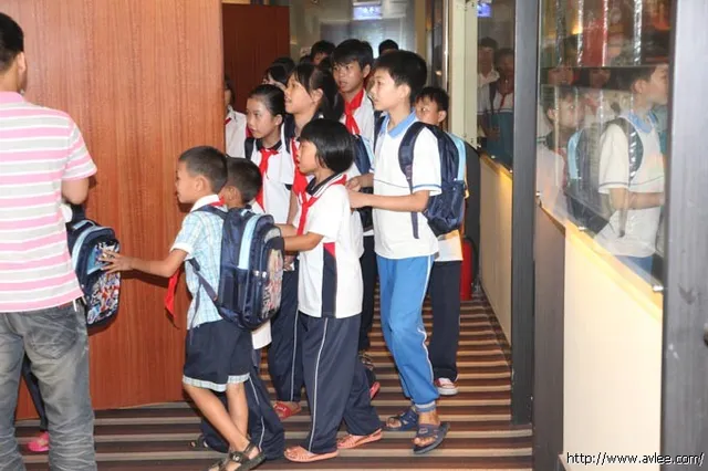阳东县团委组织第五届南粤会亲学生到十八子集团参观学习