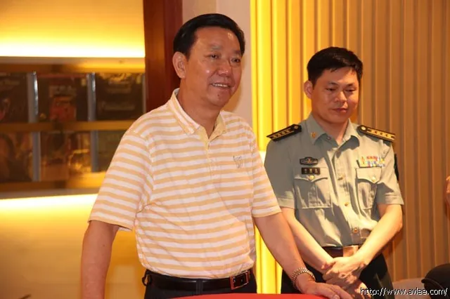 中国人民解放军广东省军区政委领导来十八子集团公司参观指导