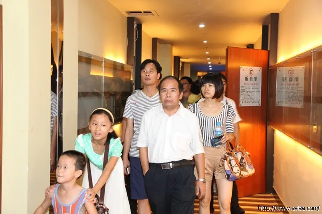 香港亚洲商学院师生60余人来到世界发烧音响博物馆参观