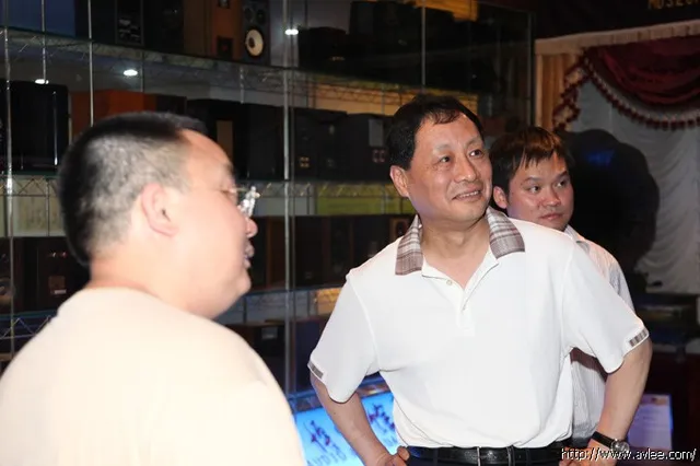中纪委副秘书长、机关党委常务副书记袁春莅临世界发烧音响博物馆考察