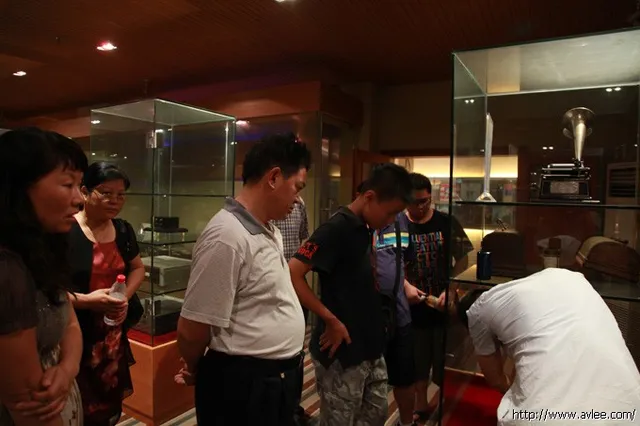 深圳市城市管理局领导一行6人到世界发烧音响博物馆参观