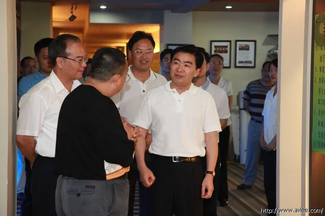 省委常委、深圳市委书记王荣,副省长林少春等领导莅临阳江十八子集团有限公司考察调研