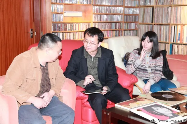阳江十八子集团总经理李积回先生的客人丁烁先生到世界发烧音响博物馆参观交流