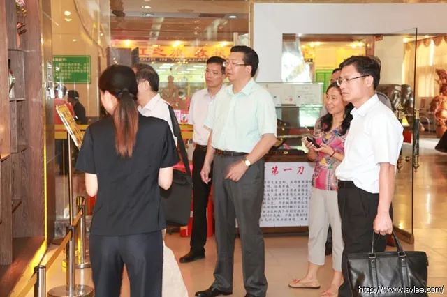省委党校领导在阳东县委常委、组织部部长林进豪的陪同下到十八子集团有限公司指导