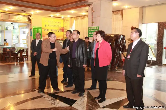 广东省对外贸易经济合作厅纪检组长李家瑞等一行领导莅临十八子集团有限公司考察指导