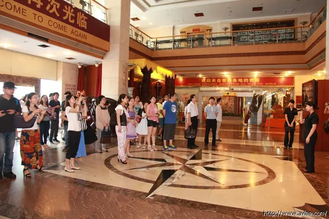 团珠海市委领导及珠海市青年文明号号长一行60人莅临阳江十八子集团参观指导